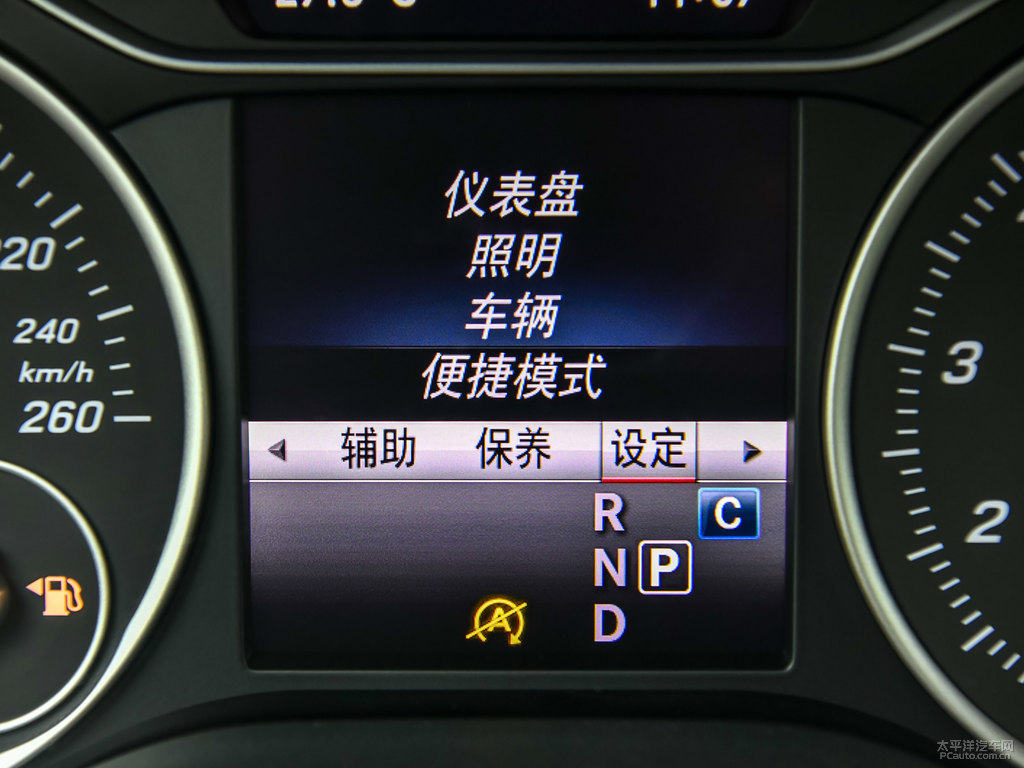 卷云白奔馳B級中控內(nèi)飾圖片