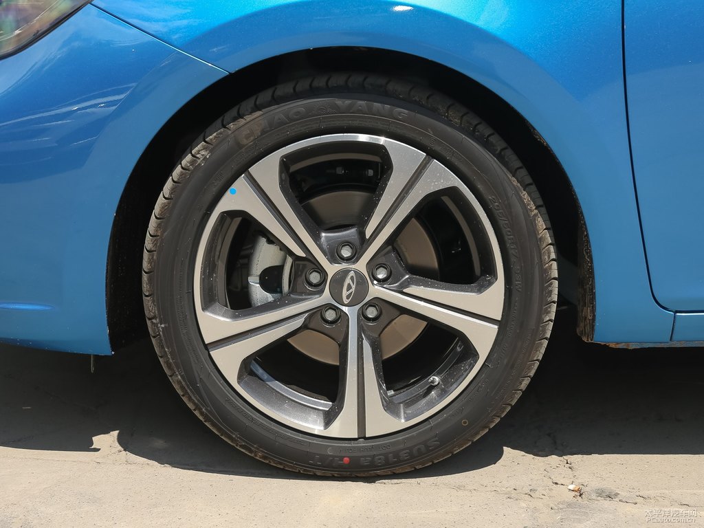 星空藍艾瑞澤5車身外觀圖片