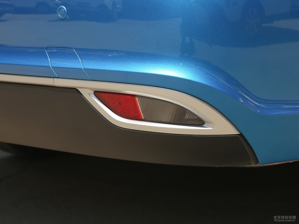 星空藍(lán)艾瑞澤5車尾外觀圖片