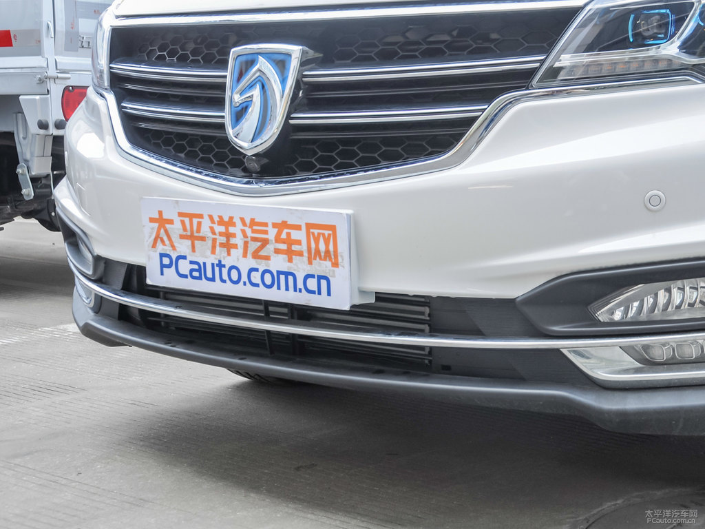 糖果白寶駿730車頭外觀圖片