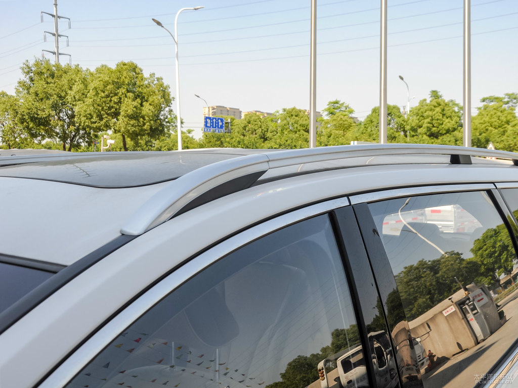 糖果白寶駿730車身外觀圖片