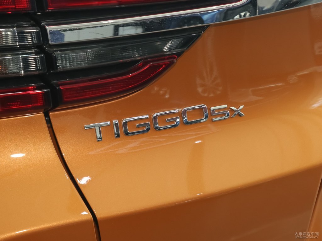旭日橙瑞虎5x車尾外觀圖片