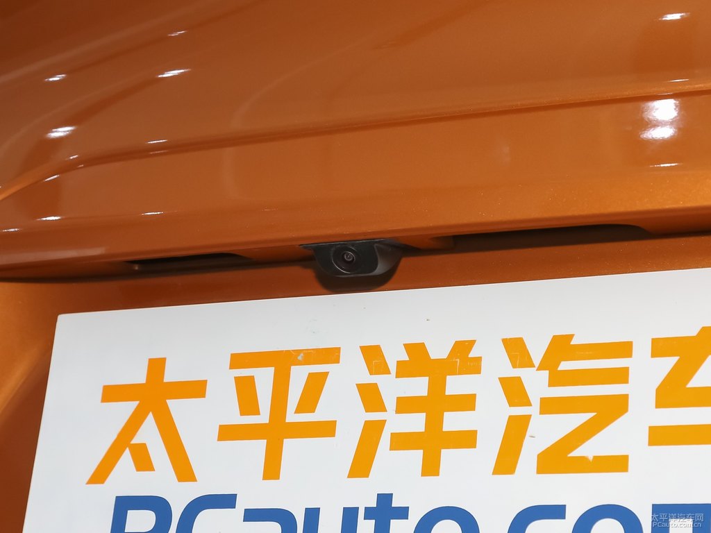 旭日橙瑞虎5x車尾外觀圖片