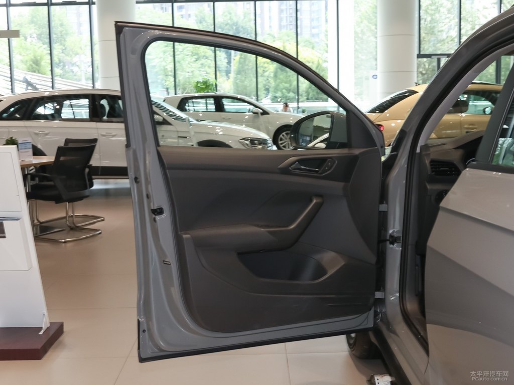 星辰灰途鎧車(chē)廂內(nèi)飾圖片
