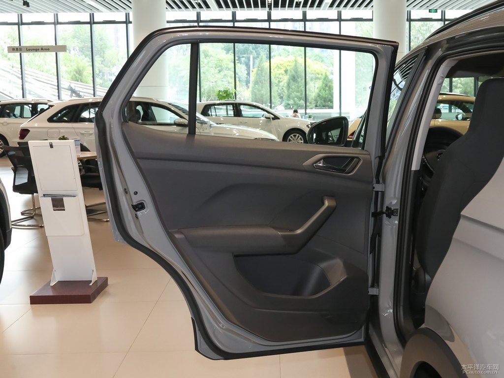 星辰灰途鎧車廂內(nèi)飾圖片