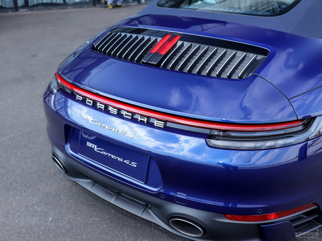 龍膽藍保時捷911車尾外觀圖片