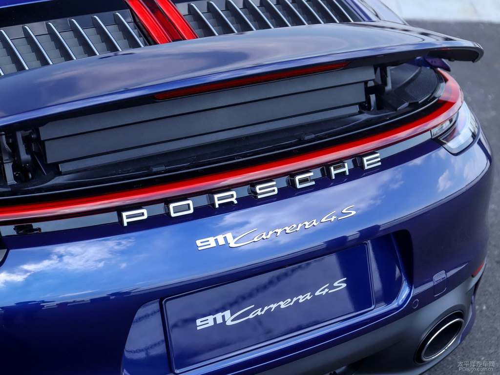 龍膽藍(lán)保時(shí)捷911車尾外觀圖片