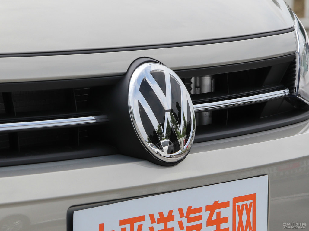 珠光銀大眾Polo車頭外觀圖片