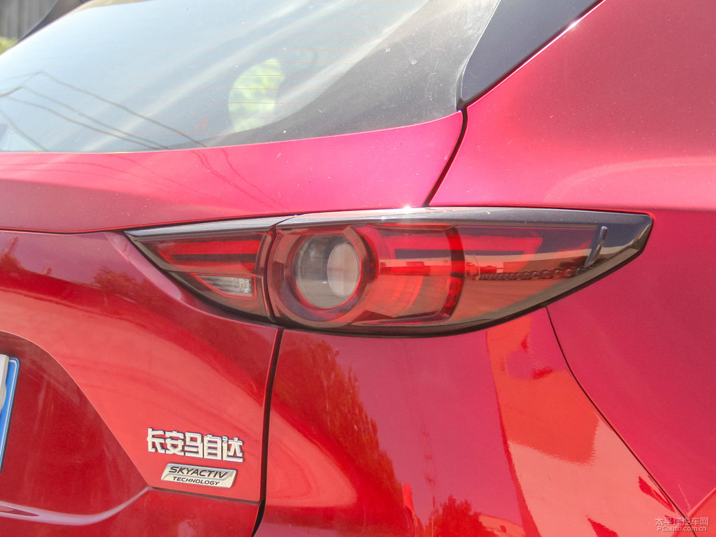 水晶魂動(dòng)紅馬自達(dá)CX-5車尾外觀圖片