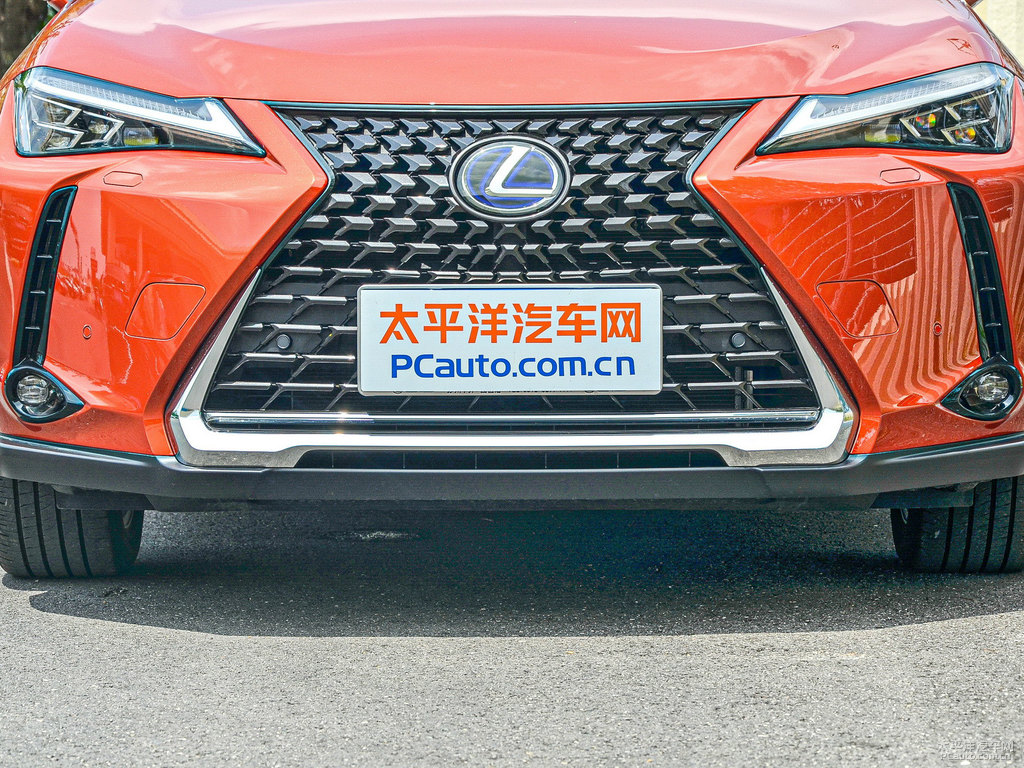 烈焰瑪瑙色雷克薩斯UX車頭外觀圖片