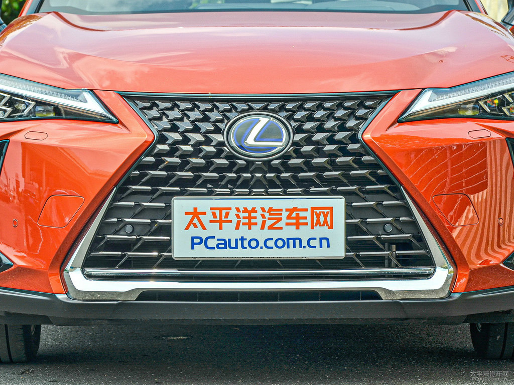 烈焰瑪瑙色雷克薩斯UX車頭外觀圖片