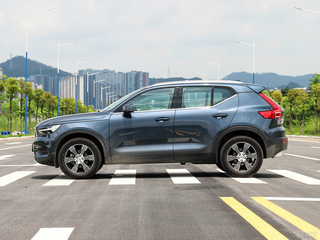 牛仔藍(lán)沃爾沃XC40整車外觀外觀圖片