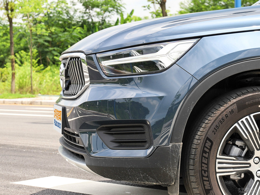 牛仔藍(lán)沃爾沃XC40車頭外觀圖片