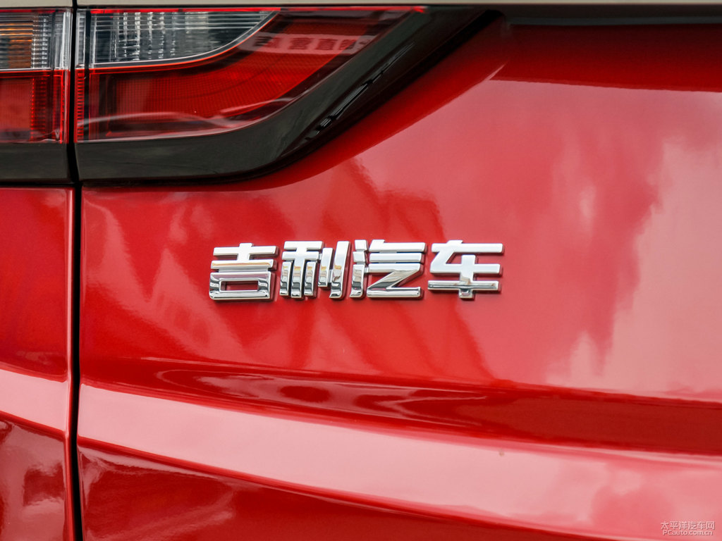 赤誠紅繽越車尾外觀圖片