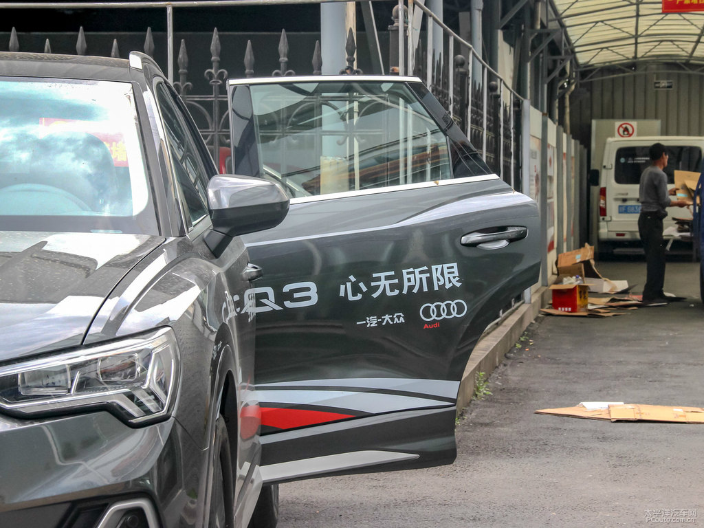 天云灰奧迪Q3車廂內(nèi)飾圖片