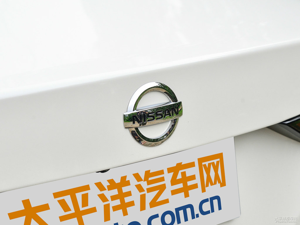 珠光白軒逸車尾外觀圖片