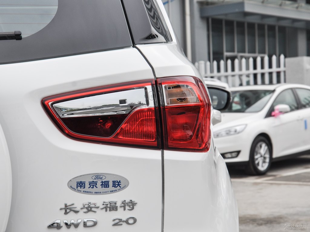 喜馬拉雅白翼搏車尾外觀圖片