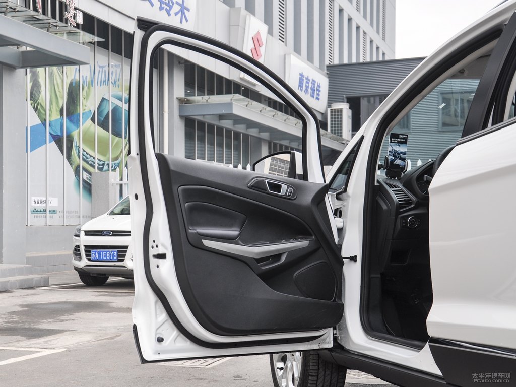 喜馬拉雅白翼搏車廂內(nèi)飾圖片