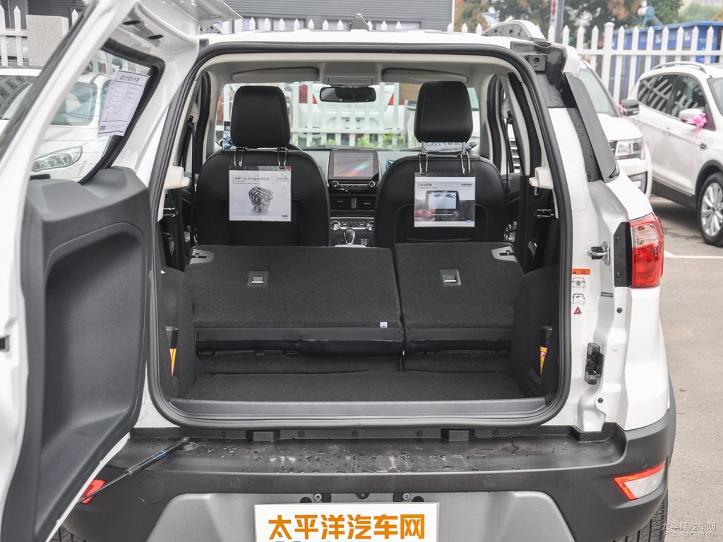 喜馬拉雅白翼搏后備廂空間圖片