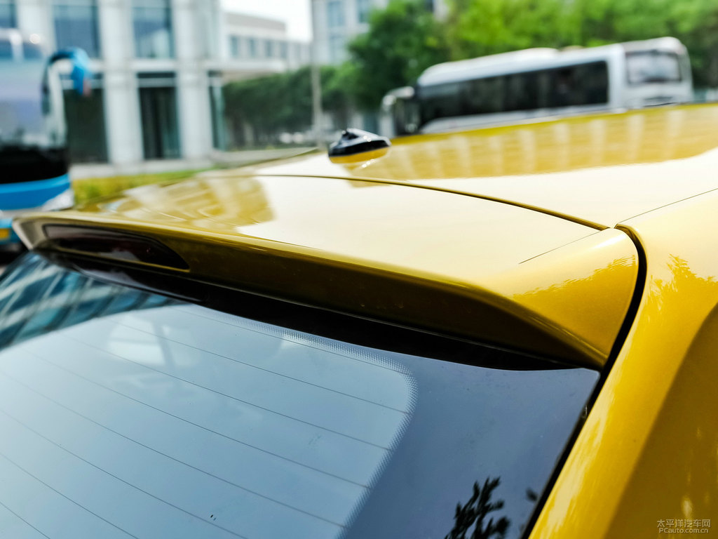 梵高金大眾Polo車尾外觀圖片