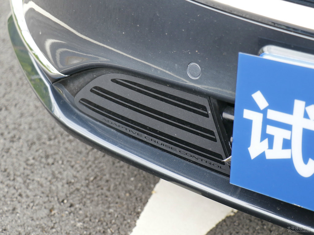 御瓷青君越車頭外觀圖片