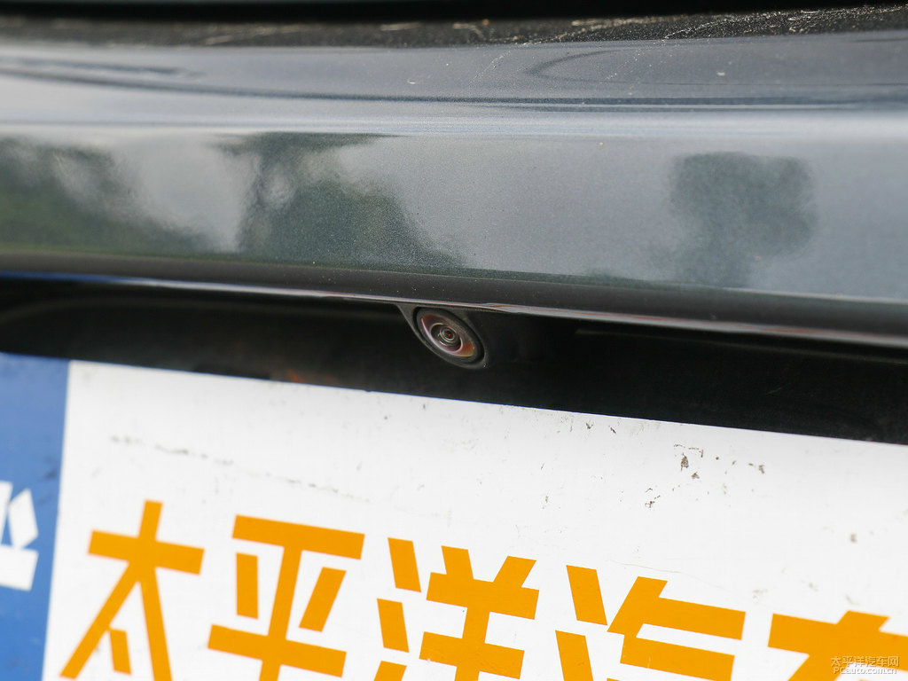 御瓷青君越車尾外觀圖片