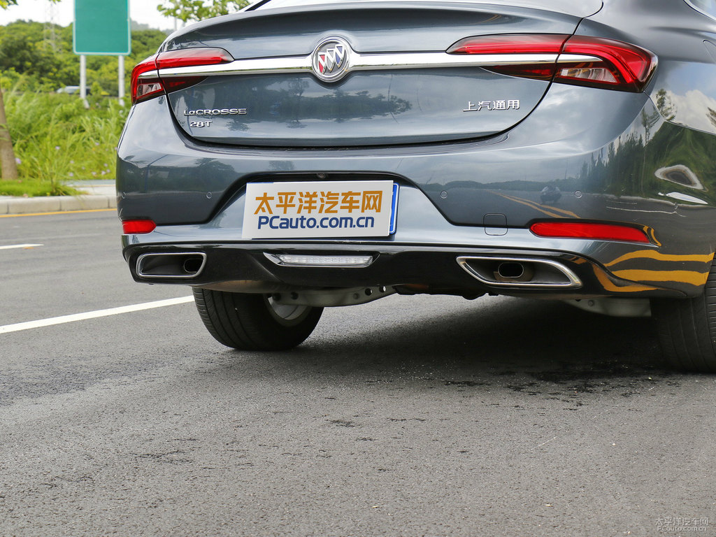 御瓷青君越車尾外觀圖片