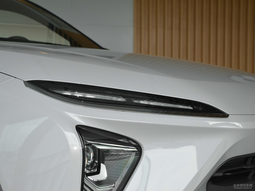 星灰色蔚來(lái)ES6車頭外觀圖片