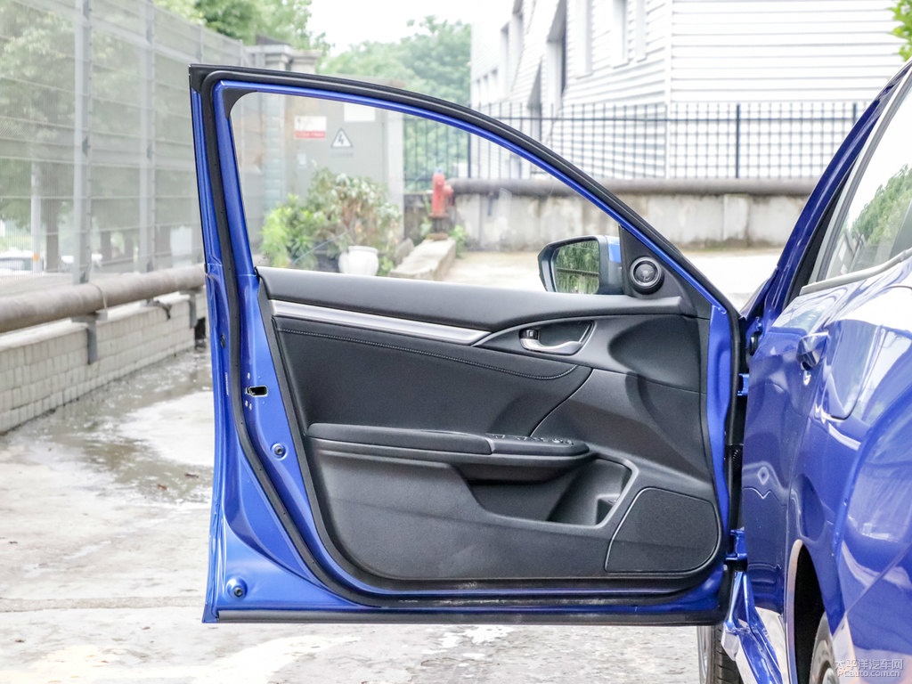 炫動藍思域車廂內飾圖片