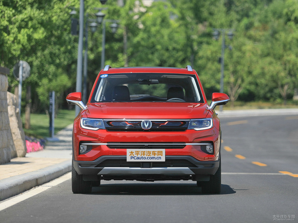 耀動(dòng)紅長(zhǎng)安CS35PLUS整車外觀外觀圖片