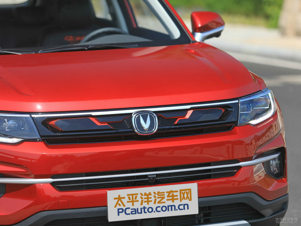 耀動(dòng)紅長安CS35PLUS車頭外觀圖片