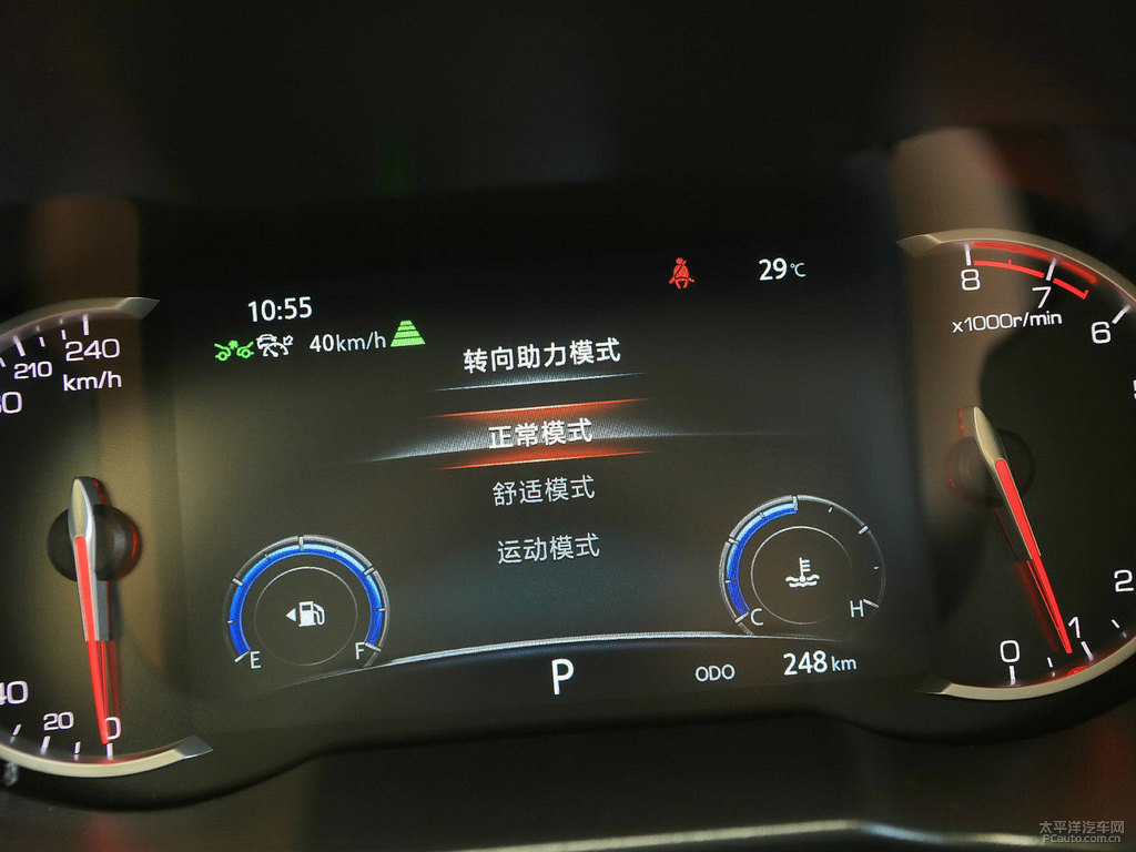 耀動(dòng)紅長(zhǎng)安CS35PLUS中控內(nèi)飾圖片