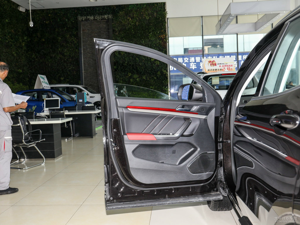 炫晶黑哈弗H2車廂內(nèi)飾圖片
