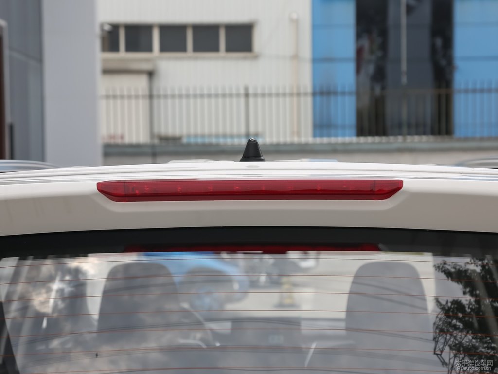 糖果白寶駿730車尾外觀圖片