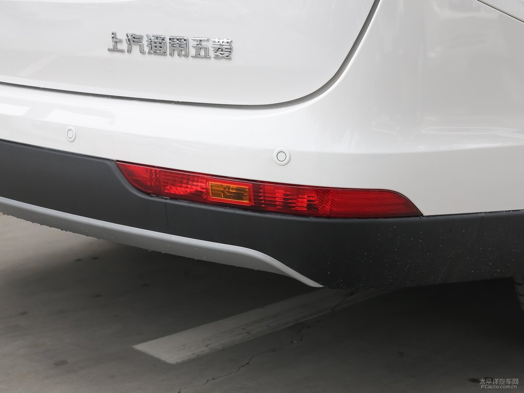 糖果白寶駿730車尾外觀圖片