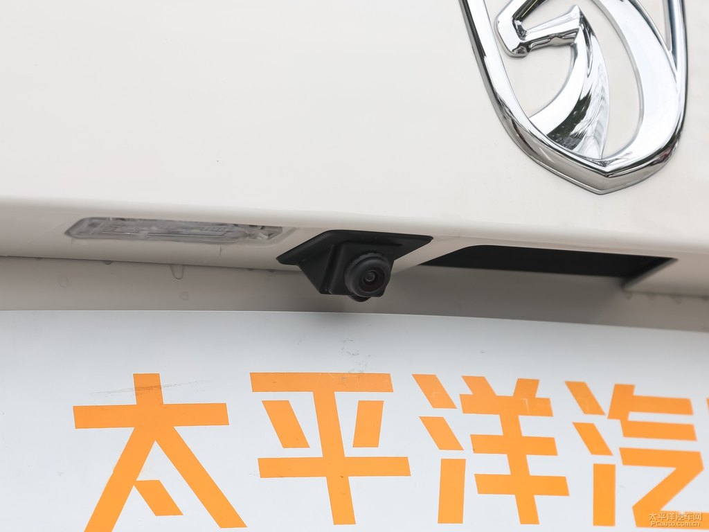 糖果白寶駿730車尾外觀圖片
