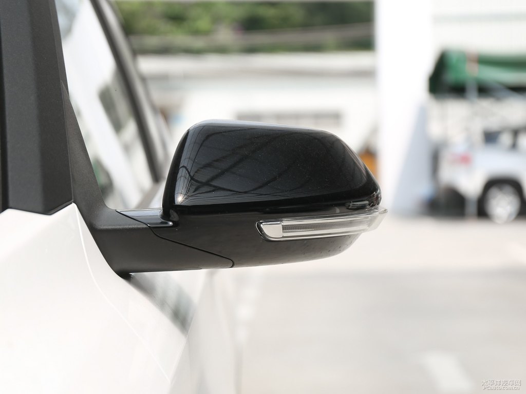 糖果白寶駿510車身外觀圖片