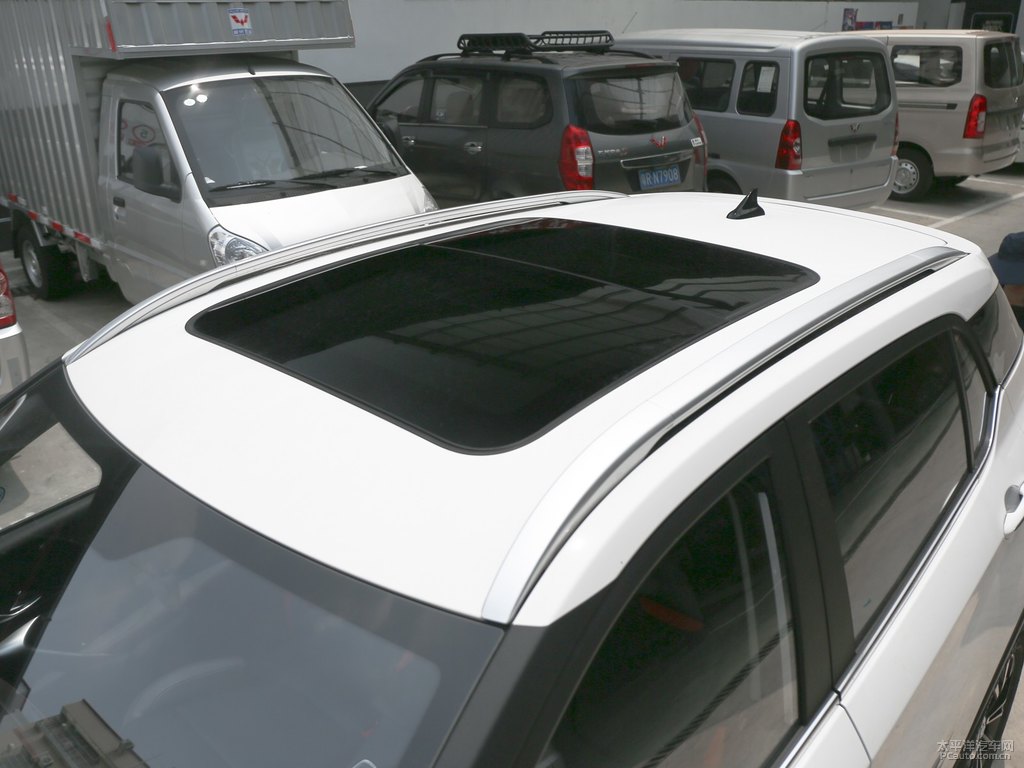 糖果白寶駿510車身外觀圖片