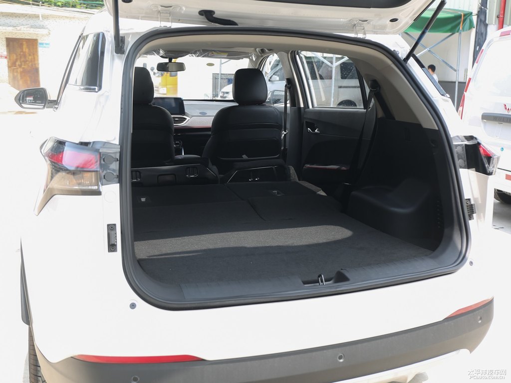 糖果白寶駿510后備廂空間圖片