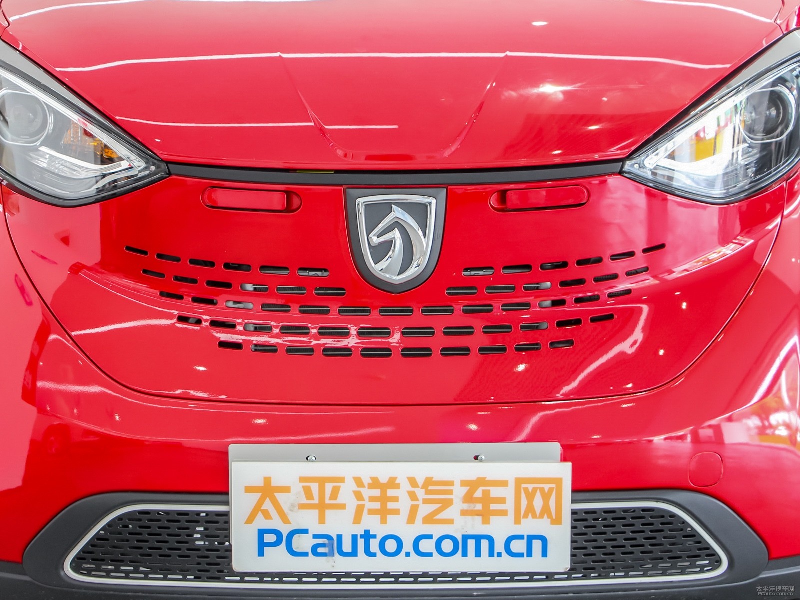 寶駿E100外觀高清大圖