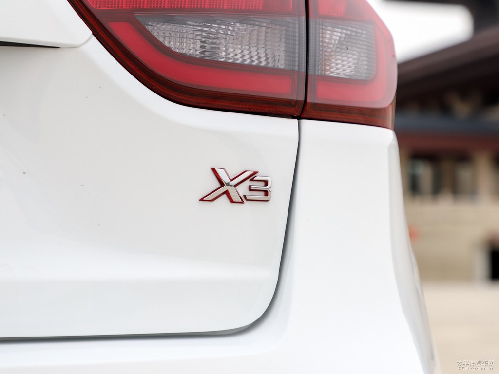 冰晶白遠(yuǎn)景X3車尾外觀圖片