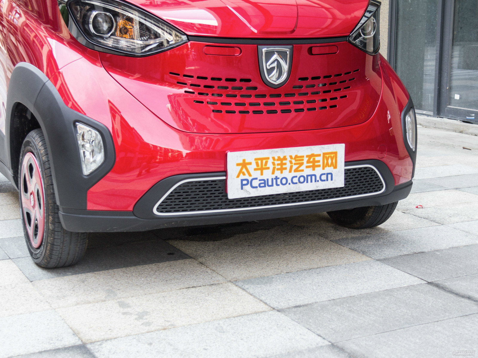 寶駿E100外觀高清大圖