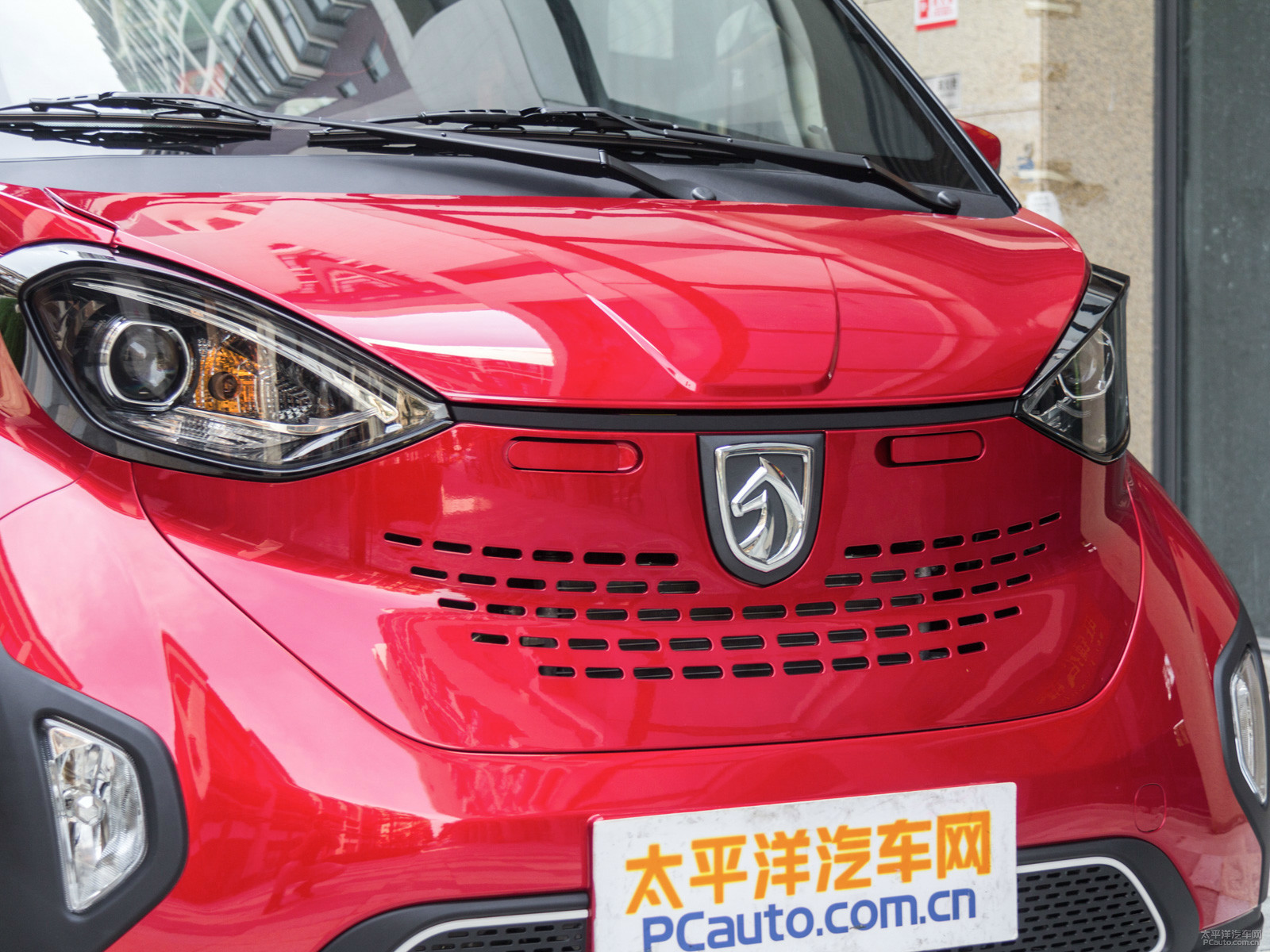 寶駿E100外觀高清大圖