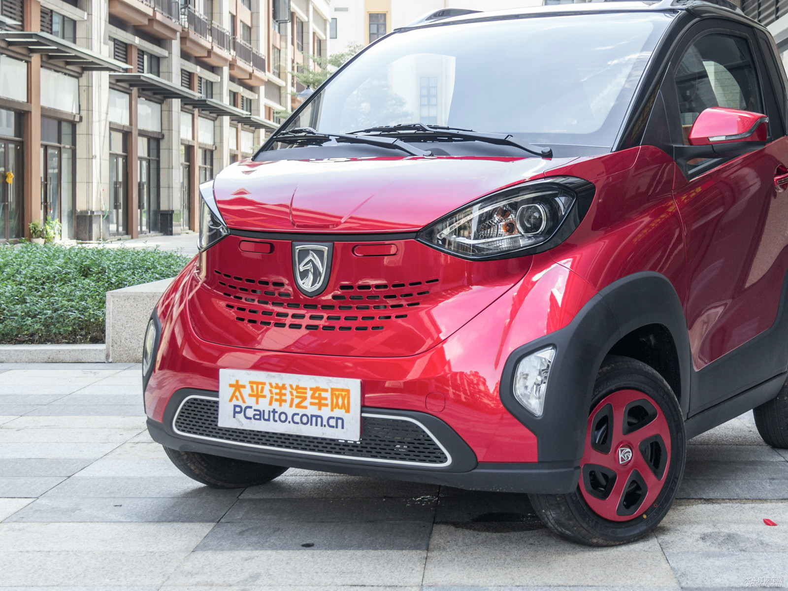 寶駿E100外觀高清大圖