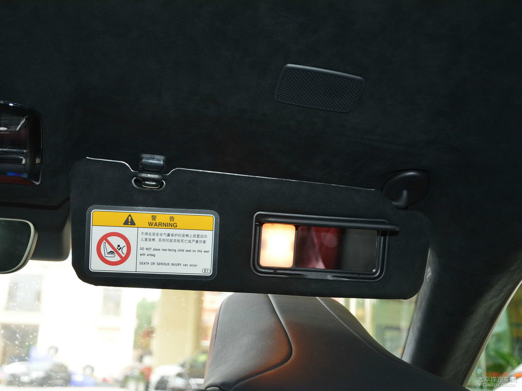 炫紅雷克薩斯LC車廂內(nèi)飾圖片