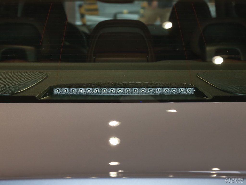貽貝藍(lán)沃爾沃S90新能源車尾外觀圖片