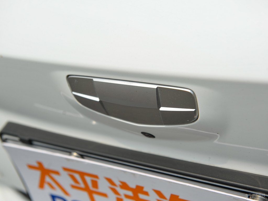 0℃白吉利幾何A車頭外觀圖片