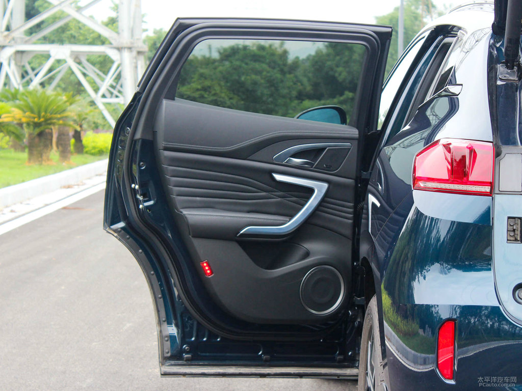 夢幻藍(lán)魏牌 VV7車廂內(nèi)飾圖片