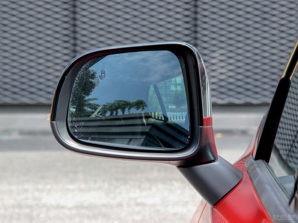紅色領(lǐng)克01車身外觀圖片