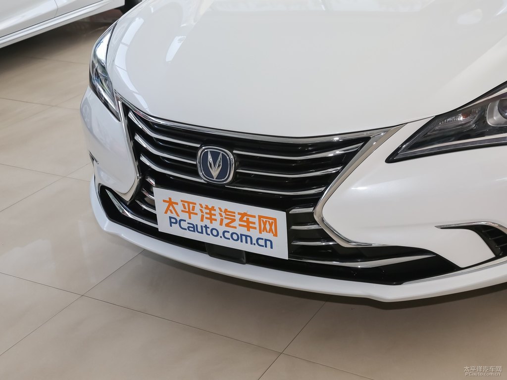 閃光冰晶白逸動車頭外觀圖片